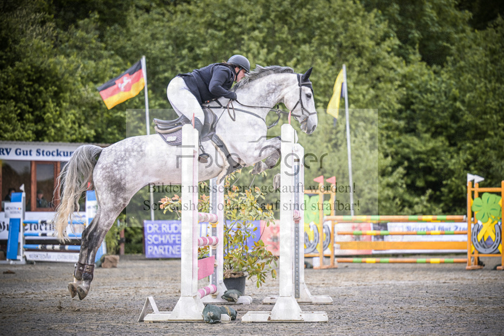 DOS_1823 | Entdecke hochwertige Reitturnierfotos von Foto Oger. Professionell, emotional und authentisch – jetzt Lieblingsmomente im Shop bestellen.Deutschlandweite Turnierfotografie. - Realisiert mit Pictrs.com