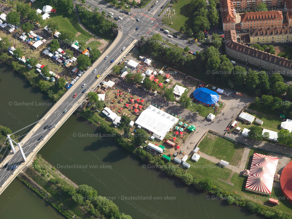 2734122 | Kulturelle Veranstaltung 2007 auf dem Mainufergelände zw. Friedensbrücke und Brücke der Deutschen Einheit