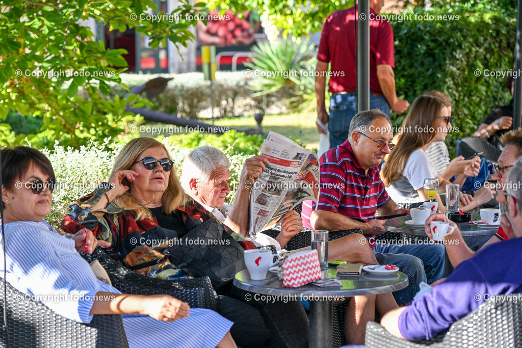 Kroatien_ Ston_ 12.10.2023-42 | 12.10.2023, Kroatien, HRV, Ston im Bild Stadtansichten, Gebauede, Mauer, Gastronomie, Tourismus, Touristen, Sehenswuerdigkeiten

Ston ist eine Kleinstadt auf der Halbinsel Pelješac im Sueden Kroatiens. Sie gehoert zur Gespanschaft Dubrovnik-Neretva. Die Befestigungen um die Stadt kontrollierten den Zugang zum Pelješac.