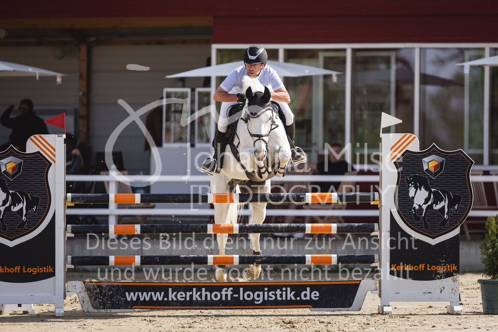 260503_Spenge_7_M2-Spr-m-steig-Anf-732 | Deine schönsten Turniermomente als professionelle Fotos! Entdecke hochwertige Pferdesport-Fotografie im Online-Shop. Jetzt Fotos finden & bestellen!