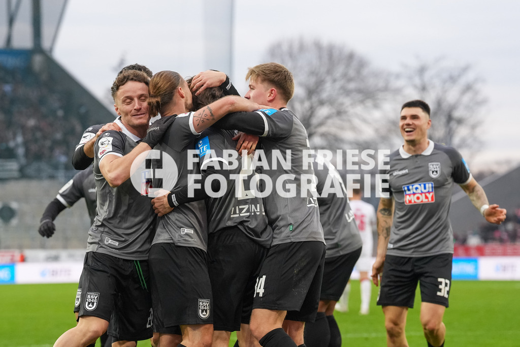 GER Rot-Weiss Essen vs. SSV Ulm, Fussball, 3. Liga, Spieltag 19, Saison 2025/2026, 20.12.2025 | GER Rot-Weiss Essen vs. SSV Ulm, Fussball, 3. Liga, Spieltag 19, Saison 2025/2026, 20.12.2025Foto: Fabian Friese - Realisiert mit Pictrs.com