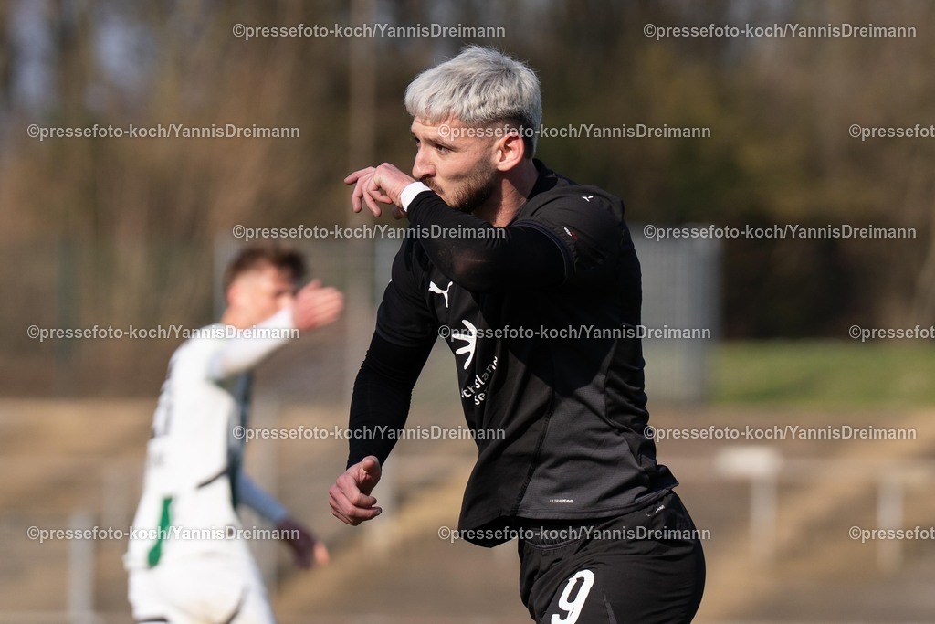 xYDR15032501086 | 15.03.2025, xydrx, Fußball, Borussia Mönchengladbach II (U23) - 1.FC Bocholt, Regionalliga West, Grenzlandstadion: Cedric Euschen (1. FC Bocholt #9) jubelnd, freut sich über sein Tor zum 1-2