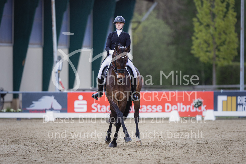 230429_Dressurfestival_S3St-204 | Deine schönsten Turniermomente als professionelle Fotos! Entdecke hochwertige Pferdesport-Fotografie im Online-Shop. Jetzt Fotos finden & bestellen!