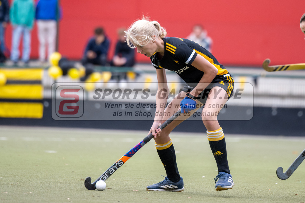 SFE_20231022_0117 | Deutsche Meisterschaft Weibliche U16 Finale Berliner HC - Harvestehuder THC am 22.10.2023 in Köln (Düsseldorfer Hockeyclub 1905 e.V.), Photo: Stephan Fehrmann 2023 (Sports-Gallery)