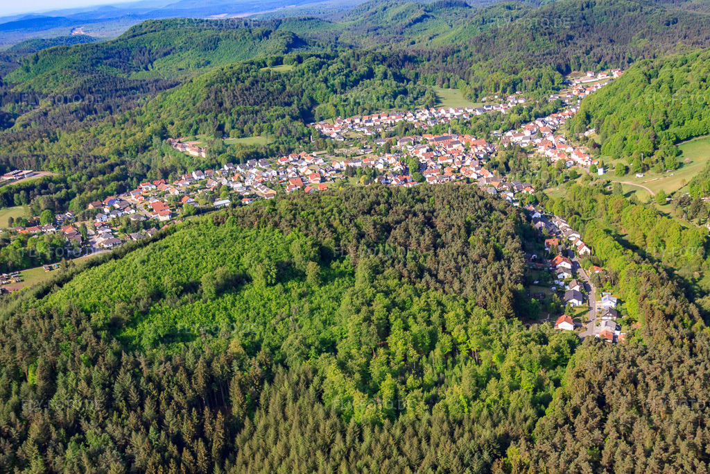 Luftbild: Mordbachtal in Eppenbrunn im Bundesland Rheinland-Pfalz in Deutschland. Foto: IMG_40866(40679).jpg vom 08.05.2011 durch Werner Riehm/FLY-FOTO.de