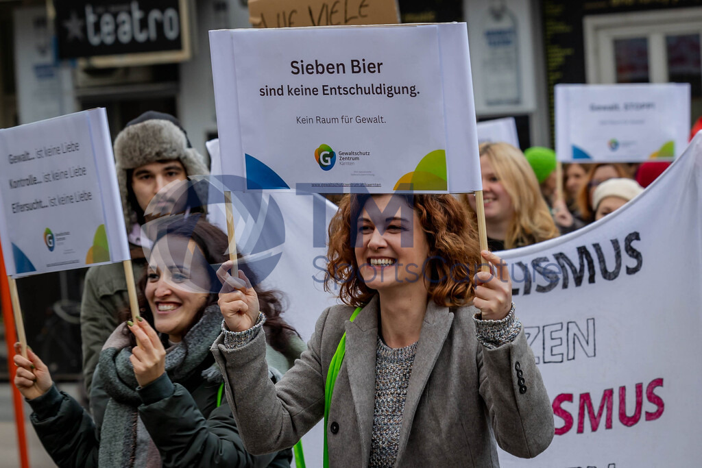 R06_2367 | 29.NOV.24-Protestmarsch gegen Gewalt-Copyright: Katholische Kirche Kärnten/Denk Dich Neu/Trainproduction/Matthias Trinkl