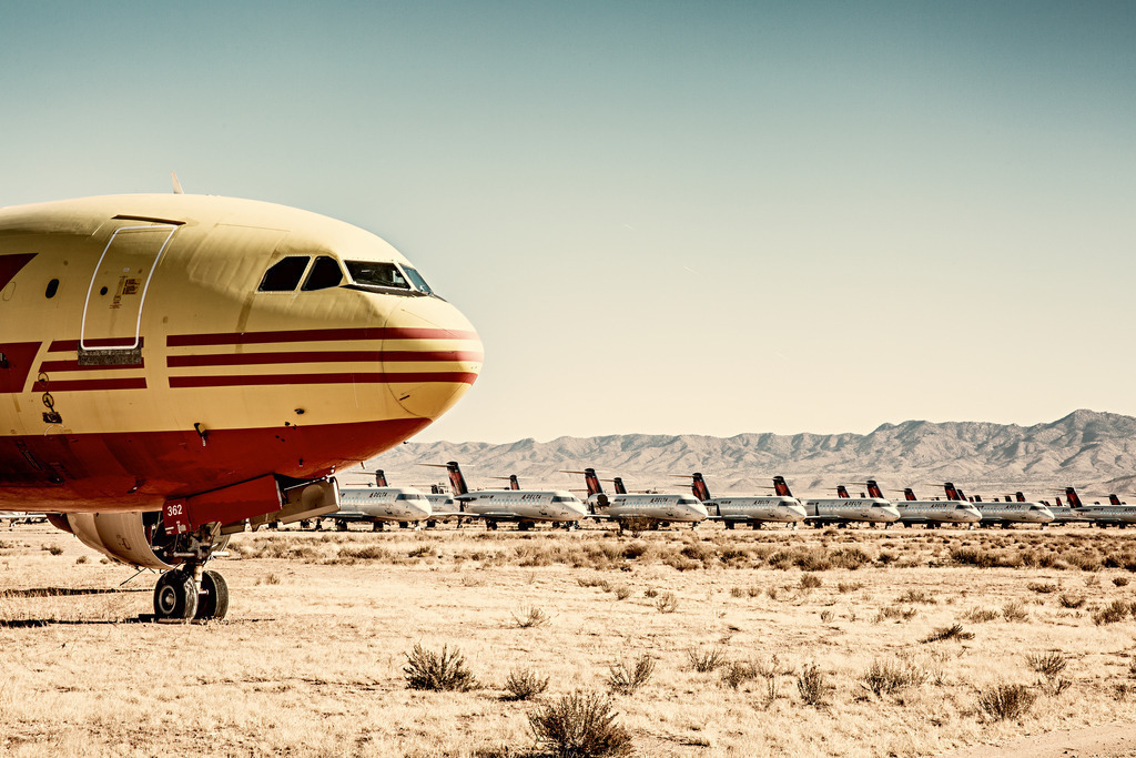 We're many | Decommissioned airplanes in Kingman/Arizona - Realisiert mit Pictrs.com