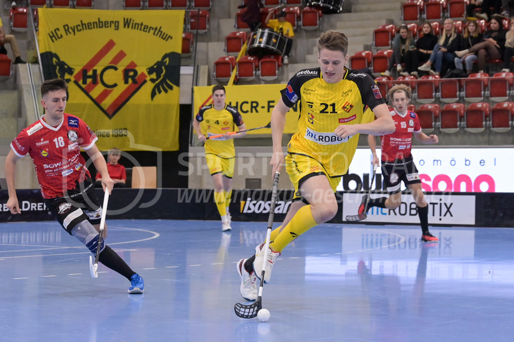 HC Rychenberg vs Basel Regio - 19. November 2022 | HC Rychenberg vs Basel Regio
AXA Arena, Winterthur
Patrick Krähenbühl (#18 Unihockey Basel Regio) und Niklas Rutz (#21 HC Rychenberg).
Bild: Sportfotografie Markus Aeschimann | www.markus-aeschimann.ch - Realisiert mit Pictrs.com
