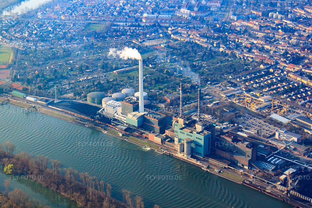 Luftbild: Baustelle zum Neubau der Kraftwerksanlagen und Abgas- Türme des Heizkraftwerkes GKM Block 6 im Ortsteil Neckarau in Mannheim im Bundesland Baden-Württemberg in Deutschland. Foto: IMG_25266.jpg vom 23.03.2010 durch Werner Riehm/FLY-FOTO.de