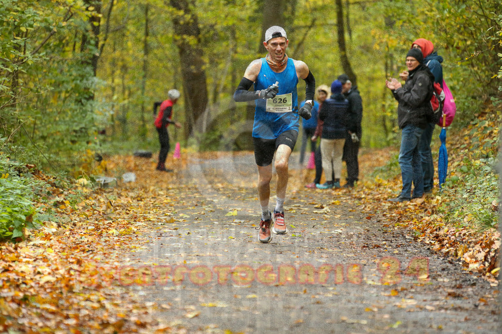 251026_1203_EX1_9855 | Sportfotografie im Rhein-Sieg Kreis, Köln, Bonn, NRW, Rheinland Pfalz, Hessen, etc. Unser Tätigkeitsfeld umfasst den Laufsport vom Volkslauf über den Marathon, Duathlon, Triathon bis zum Ultralauf wie Kölnpfad Ultra oder Schindertrail.