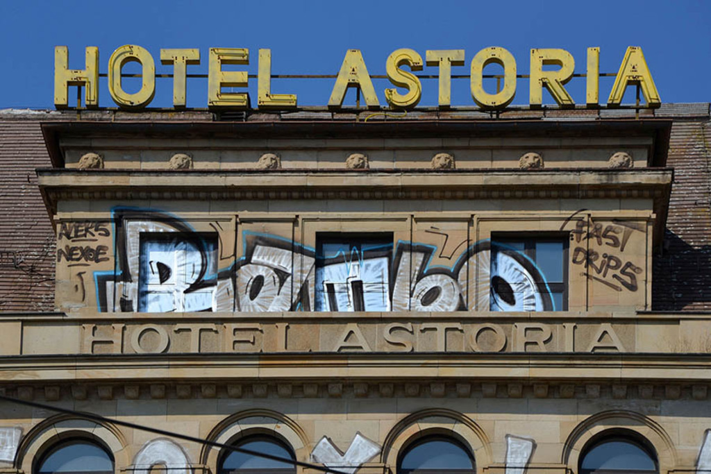 Hotel Astoria (2013) | Entdecke über 20 Kategorien Leipzig-Motive: Foto-Downloads, hochwertige Poster, Leinwand- & Fine-Art-Prints. Jetzt Lieblingsfoto im Bildlexikon Leipzig Shop bestellen!