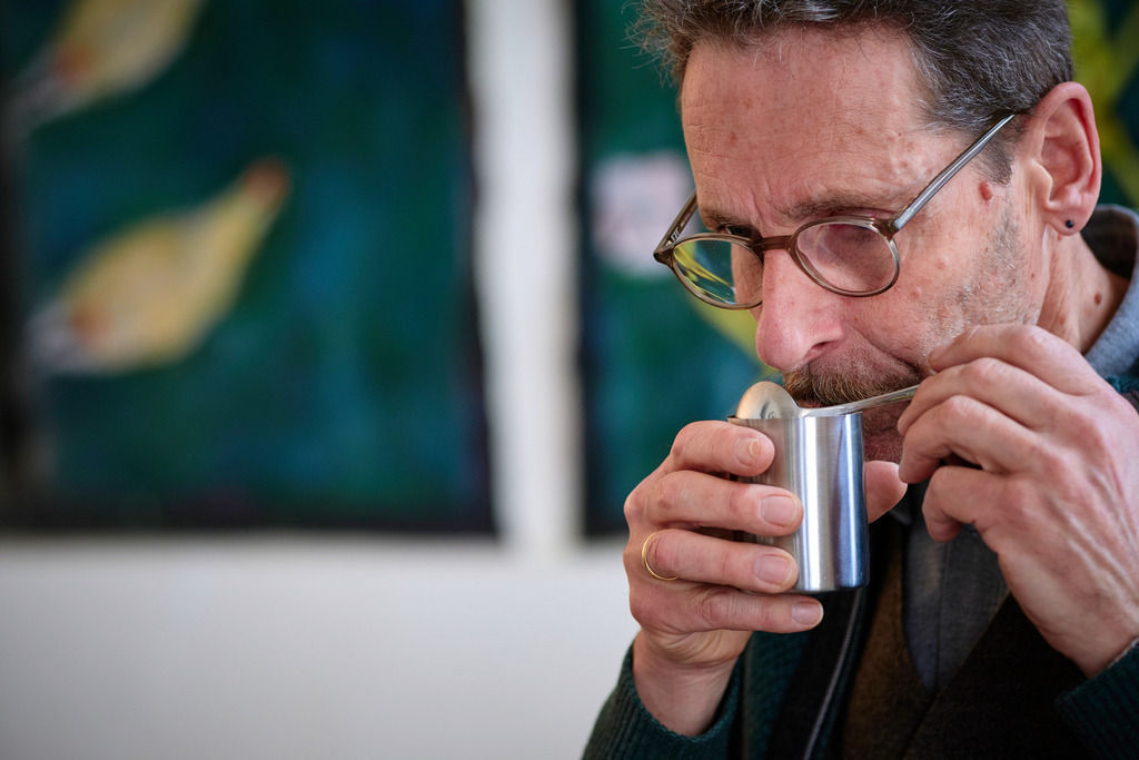 Café Comet | WIen, Austria - February 12, 2020: Café Comet; Charles Fürth beim schlürfen während des Cuppings. - Realisiert mit Pictrs.com