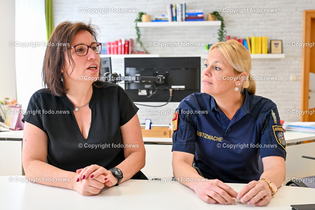 Justizanstalt Linz_ 29.04.2024_-13 | 29.04.2024, Linz, AUT, Justizanstalt, Justizwache, im Bild Iris Hofer (Leitung der Justizanstalt Linz), Alexandra Roth (Major, JA)