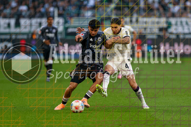 Borussia Mönchengladbach vs Eintracht Frankfurt - Bundesliga | Mönchengladbach, Deutschland, 27.09.25:   Can Yilmaz Uzun (Eintracht Frankfurt) und Kevin Diks (Borussia Mönchengladbach) im Kampf um den Ball waehrend des Spiels der Bundesliga zwischen Borussia Mönchengladbach vs Eintracht Frankfurt im Stadion im Borussia Park(Foto von Brauer-Fotoagentur / Adrian Schlueter)