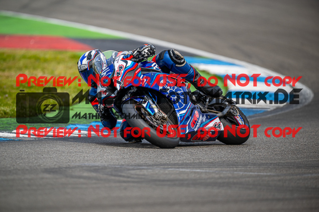 MaZZes_FotoMatrix_230410_1674 | WEISS