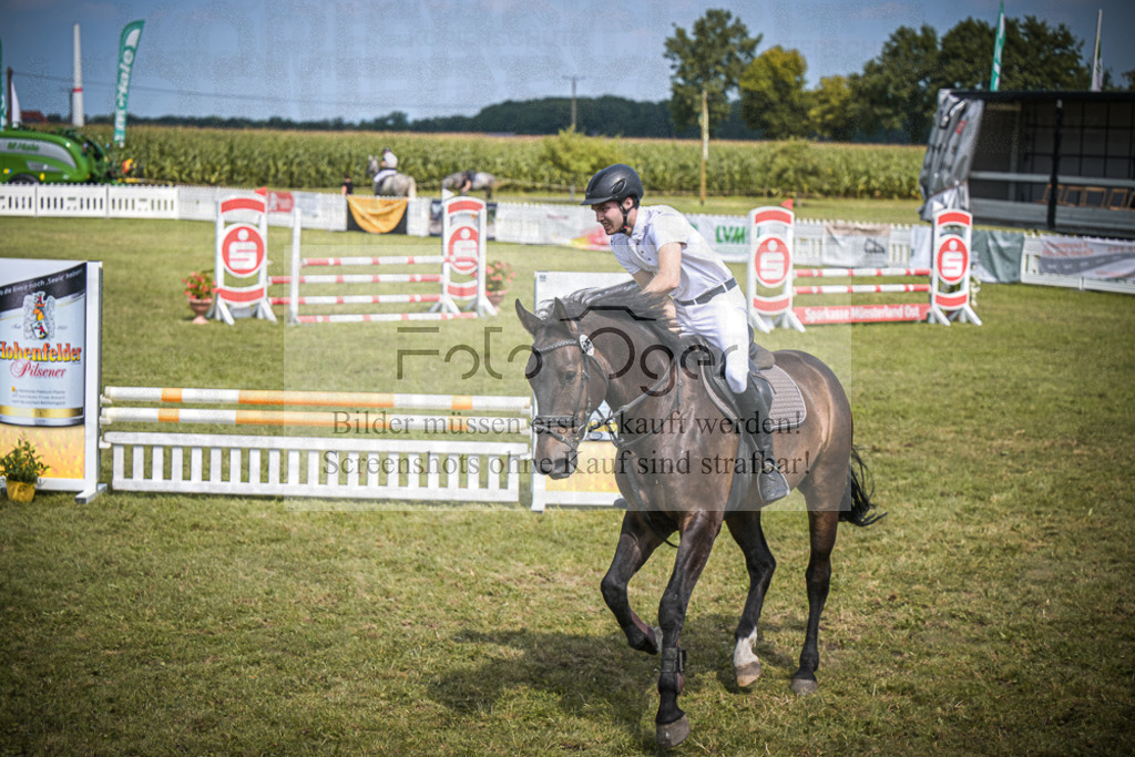 DOS_5774 | Entdecke hochwertige Reitturnierfotos von Foto Oger. Professionell, emotional und authentisch – jetzt Lieblingsmomente im Shop bestellen.Deutschlandweite Turnierfotografie. - Realisiert mit Pictrs.com
