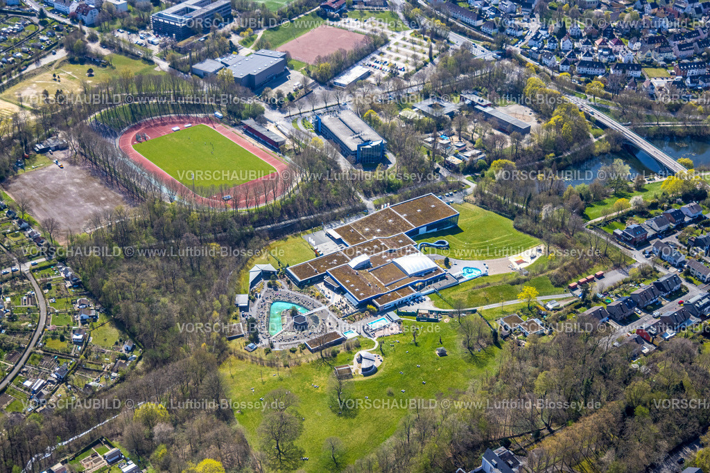 Hagen220401860 | Luftbild, Sportpark Ischeland mit Ischelandstadion und Westfalenbad sowie Ischelandhalle bzw. Krollmann Arena, Altenhagen, Hagen, Ruhrgebiet, Nordrhein-Westfalen, Deutschland