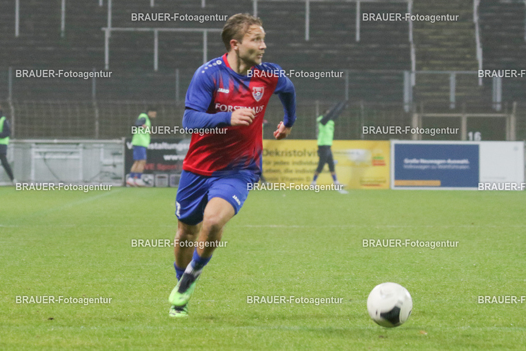 15.11.2025 KFC Uerdingen - SPVG Schonnebeck | Krefeld, Deutschland, 15.11.2025: Alexander Lipinski (KFC Uerdingen) in Aktion während des Oberliga Niederrhein Spiels zwischen KFC Uerdingen  - Spvg Essen Schonnebeck am 15.11. 2025 im Krefelder Grotenburg - Stadion in Krefeld, Deutschland. (Foto Ralph Görtz / Brauer-Fotoagentur)