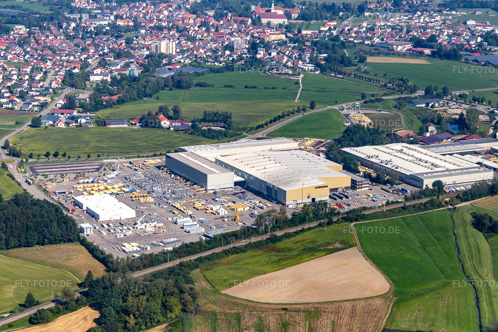 Luftbild: Fabrikgelände der Liebherr-Mischtechnik GmbH. im Ortsteil Kürnbach in Bad Schussenried im Bundesland Baden-Württemberg in Deutschland. Foto: IMG_129161.jpg vom 04.09.2021 durch Werner Riehm/FLY-FOTO.de