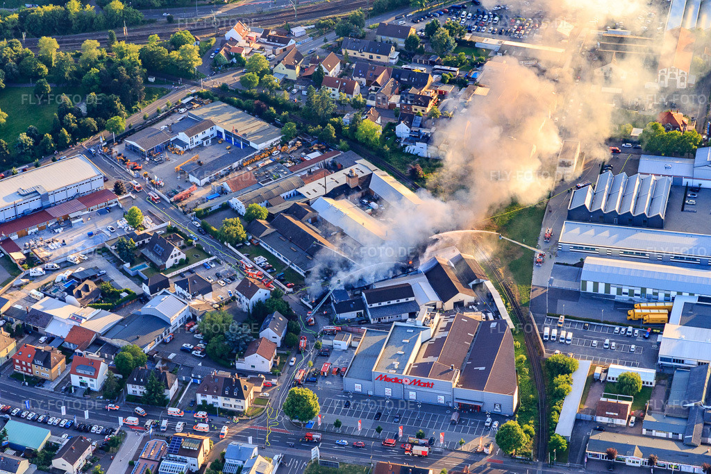 Luftbild: Großbrand in Speyer im Bundesland Rheinland-Pfalz in Deutschland. Foto: IMG_100882.jpg vom 10.06.2017 durch Werner Riehm/FLY-FOTO.de
