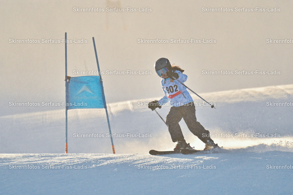 SRF_25.12.2025_0309 | Skirennfotos,Serfaus,Fiss,Ladis,Kinderskirennen,Winter,Tirol,Oberland,skirace,SFL,feelfree,weil wir's genießen,ski,Ski,skifahren,Sonnenplateau, - Realisiert mit Pictrs.com