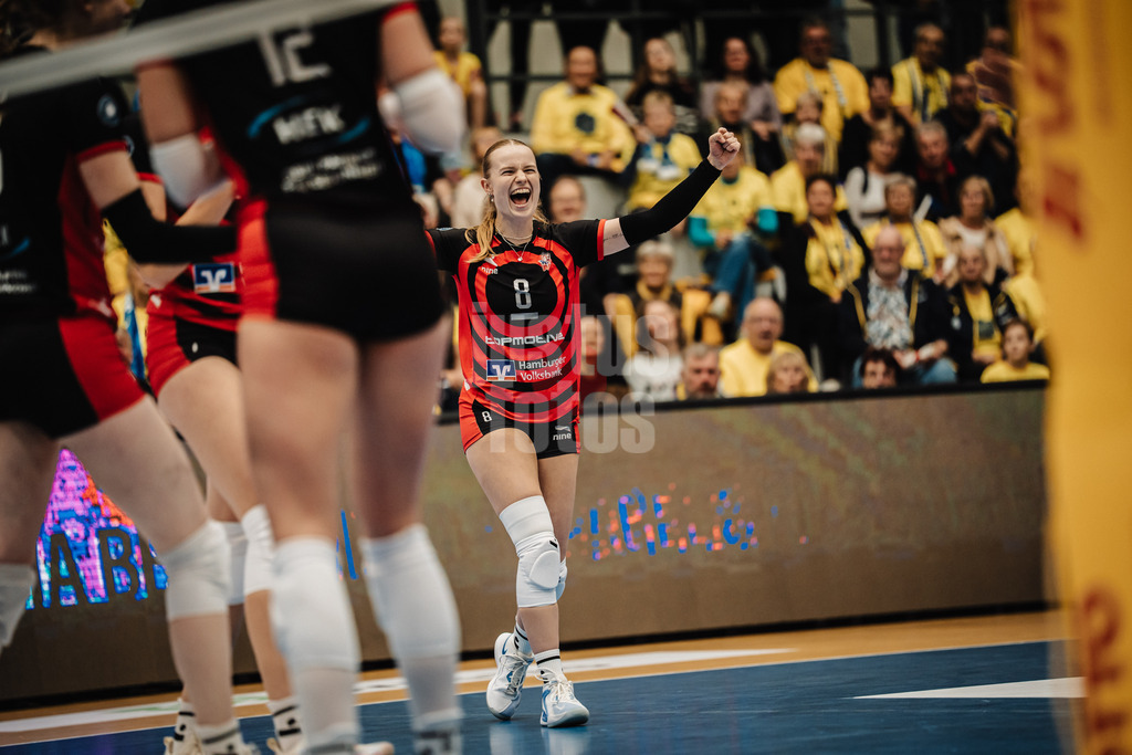 Volleyball | Frauen | Saison 2025/2026 | Volleyball Bundesliga | SSC Palmberg Schwerin vs. ETV Hamburger Volksbank Volleys | 18.10.2025 | Zoe Konjer (#8, ETV Hamburger Volksbank Volleys) jubelt