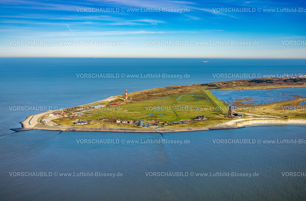 Friesland251106216Wangerooge | Luftbild, Wangerooge Westseite und Neuer Leuchtturm, Jugendgästehaus Westkap, Westturm mit DJH Jugendherberge Wangerooge, Inselheim Rüstringen mit Astro- Sternwarte, Fernsicht und blauer Himmel mit Horizont, Wangerooge, Norddeutschland, Ostfriesland, Niedersachsen, Deutschland