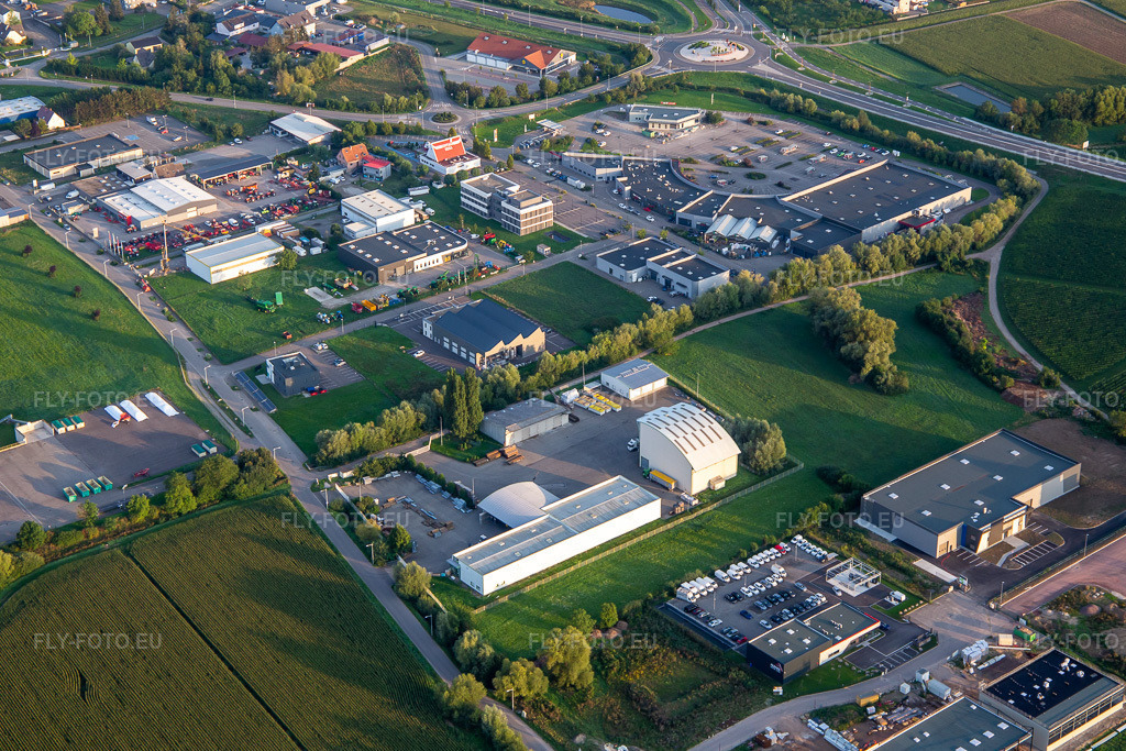 Vue aérienne: Comptoir agricole | MARLENHEIM à Marlenheim dans le département Bas Rhin, France. Photo: IMG_138026.jpg prise le 19/08/2023 par Werner Riehm/FLY-FOTO.eu – Résolution de l'original: 5038 x 3358 px – Comptoir agricole, coopérative agricole en Alsace