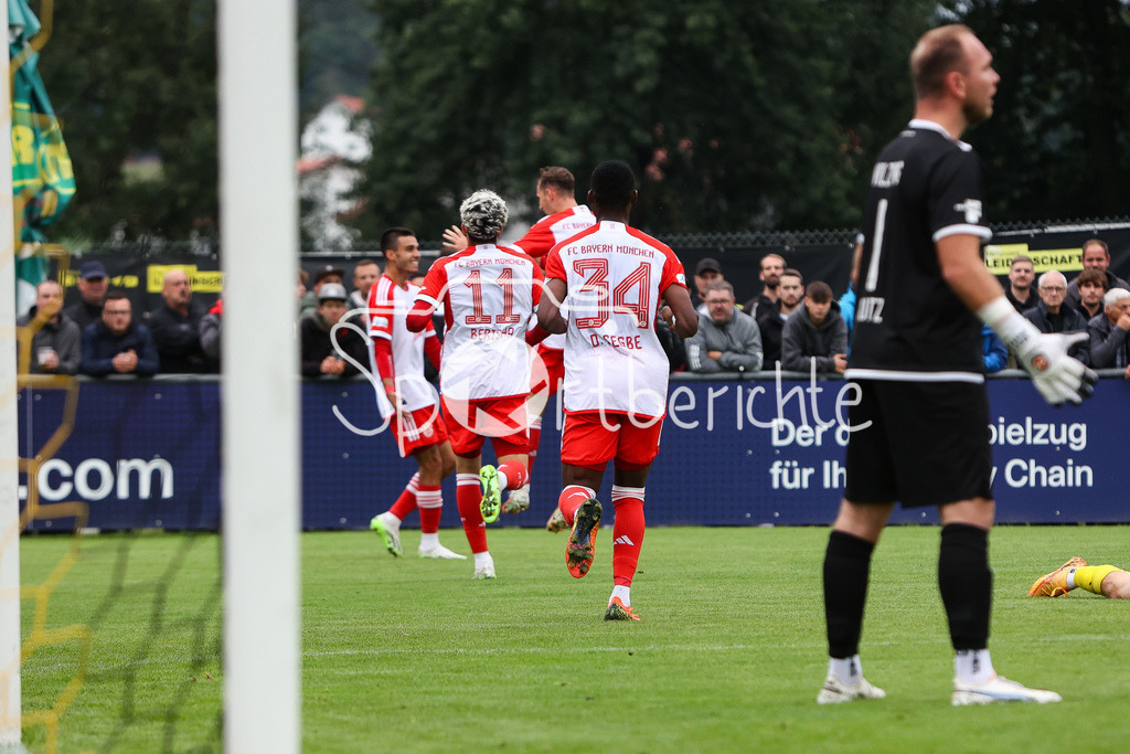 DJK Vilzing - FC Bayern Amateure | Jubel nach dem Treffer zum 0-2 durch Lucas Fernando COPADO SCHROBENHAUSER (FCB 9) / Freude / Tor / Torschuetze