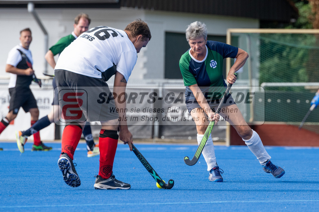 SFE_20240817_0064 | Krefeld, Deutschland, 17.08.2024:  European Cup for Recreational Hockey Players im KTHC Stadion Rot-Weiss Köln Tennis and Hockey Club am 17.08.2024 in Krefeld, Deutschland. (Foto von Stephan Fehrmann)Krefeld, Germany, 17.08.2024: European Cup for Recreational Hockey Players in KTHC Stadion Rot-Weiss Köln Tennis and Hockey Club at 17.08.2024 in Krefeld, Deutschland. (Foto from Stephan Fehrmann)