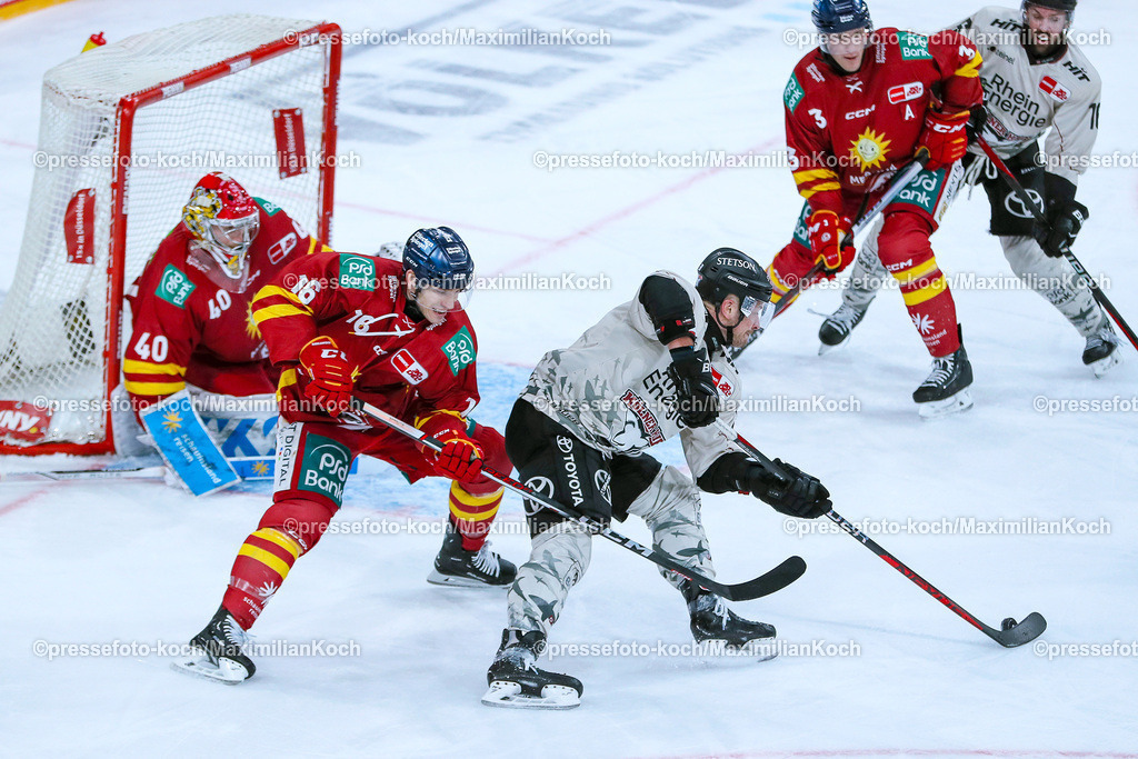 DueDEL25022401045 | 25.02.2024, Düsseldorf, Eishockey, Penny DEL, 49. Spieltag, PSD-BANK Dome, Düsseldorfer EG - Kölner Haie: Moritz Müller (Kölner Haie) gegen Kyle Cumiskey (Düsseldorfer EG) am Tor von Torhüter Henrik Haukeland (Düsseldorfer EG)