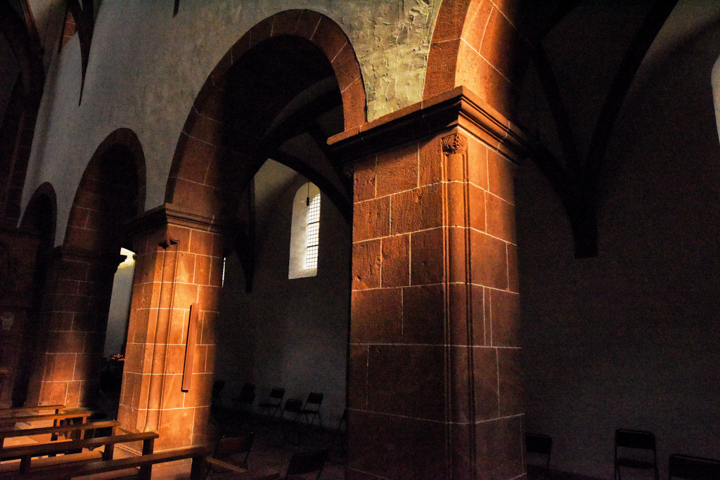 Wechselburger Lichtspiel in der Basilika | Fotos als Raumschmuck - Realisiert mit Pictrs.com