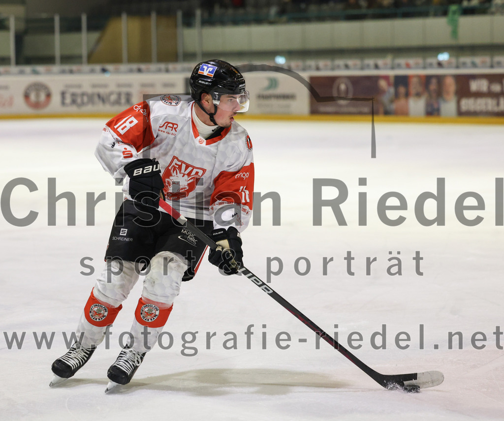 2024-01-12_041_TSV_Erding_gegen_EV_Dingolfing | Erding, Deutschland, 12.01.2024:
Eishockey, Bayernliga Vorrunde 2023 / 2024, 24. Spieltag, TSV Erding gegen EV Dingolfing, Endergebnis: 10:2

Philip Endres (EV Dingolfing, #18)

Foto: Christian Riedel / fotografie-riedel.net