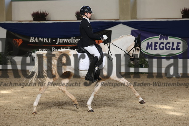 Ising_2025_Prfg.Nr.20_Pony-Dressurprfg.Kl.L_Kür_Sophie Eckert_La Bella Rose (8) | Alle Fotos der Reiterjournal Fotografin Doris Matthaes im Reiterjournal Online-Fotoshop. - Realisiert mit Pictrs.com