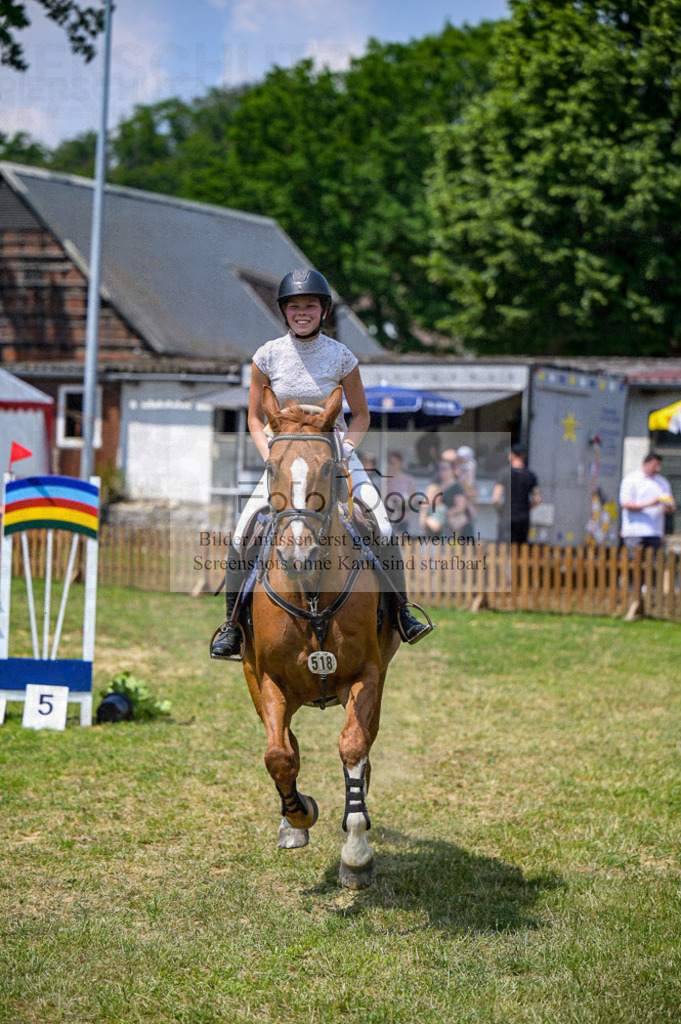 Reitturnier Voxtrup | Entdecke hochwertige Reitturnierfotos von Foto Oger. Professionell, emotional und authentisch – jetzt Lieblingsmomente im Shop bestellen.Deutschlandweite Turnierfotografie. - Realisiert mit Pictrs.com