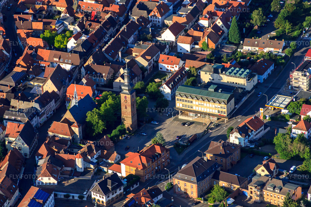 Luftbild: Meßplatz mit Sparkasse Südpfalz in Bad Bergzabern im Bundesland Rheinland-Pfalz in Deutschland. Foto: IMG_51273.jpg vom 04.08.2012 durch Werner Riehm/FLY-FOTO.deSparkasse Südpfalz