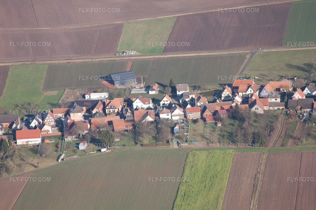 Aerial view: Rue Principale from the south in Schleithal in the state Bas-Rhin, France. – Photo: IMG_48493.jpg taken on 12/11/2011 by Werner Riehm/FLY-FOTO.com – Resolution of the original: 4752 x 3168 px