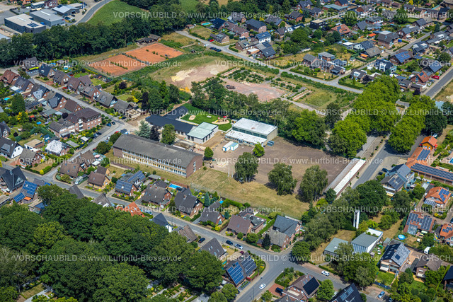 Hamminkeln220703697 | Luftbild, Kreuzschule Dingden, ehemaliger Sportplatz und Flüchtlingssiedlung, Baustelle für Wohnungen an der Ringstraße, Dingden, Hamminkeln, Niederrhein, Nordrhein-Westfalen, Deutschland