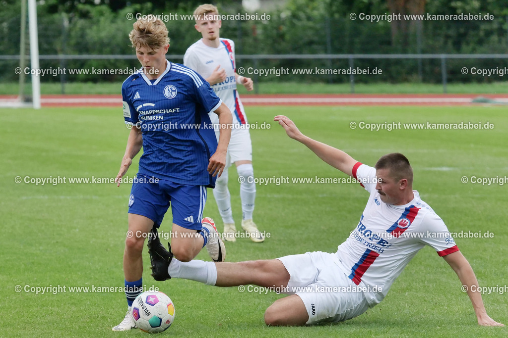 Fußball : Testspiel : SuS 09 Dinslaken - Schalke 04 U 19 am 25.07.2024 | Foto : Jochen Emde / www.kameradabei.de - Realisiert mit Pictrs.com