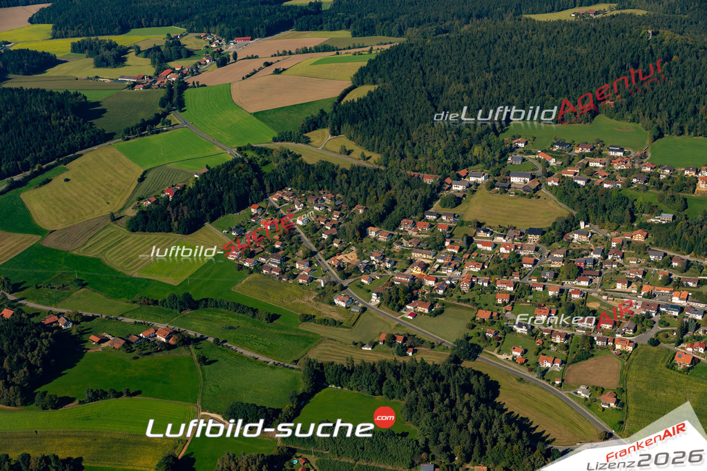 Die Luftaufnahme Lichteneck - Rimbach wurde 2021 mittels Flugzeug (keine Drohne) erstellt. Hohe Auflösung -für große Poster und Wandbilder geeignet!