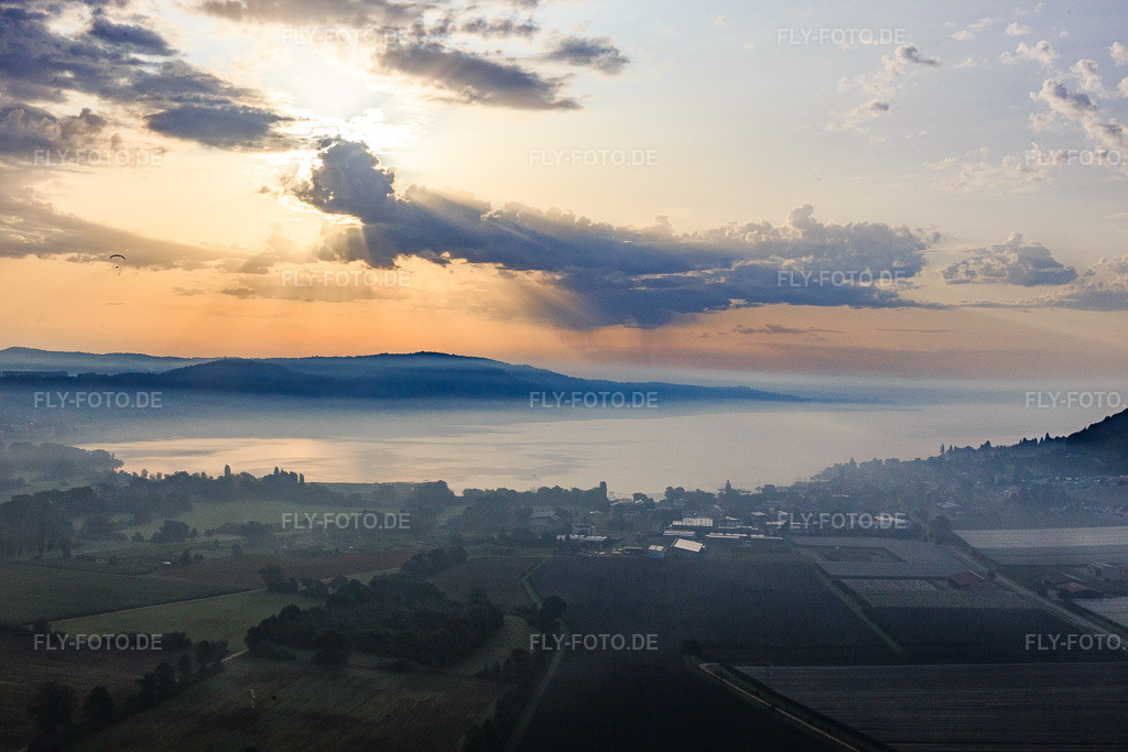 Luftbild: Morgensonne über dem Bodensee im Ortsteil Bodman in Bodman-Ludwigshafen im Bundesland Baden-Württemberg in Deutschland. Foto: IMG_102869.jpg vom 26.08.2017 durch Werner Riehm/FLY-FOTO.de