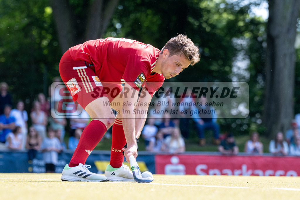 SFE_20240511_0126 | Krefeld, Deutschland, 11.05.2024: Johannes Grosse (Rot-Weiss Köln) in Aktion waehrend des Spiels der Feldhockey 1. Bundesliga Herren zwischen Crefelder HTC - Rot Weiss Köln im Gerd-Wellen-Hockeyanlage am 11.05.2024 in Krefeld, Deutschland. (Foto von Stephan Fehrmann)

Krefeld, Germany, 11.05.2024: Johannes Grosse (Rot-Weiss Köln) in action during the game of Feldhockey 1. Bundesliga Herren between Crefelder HTC - Rot Weiss Köln in Gerd-Wellen-Hockeyanlage at 11.05.2024 in Krefeld, Deutschland. (Foto from Stephan Fehrmann)