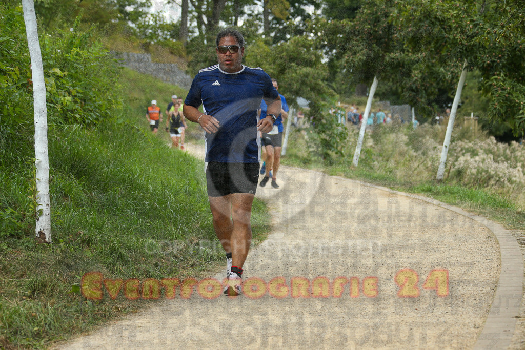 250824_1349_EX1_3854 | Sportfotografie im Rhein-Sieg Kreis, Köln, Bonn, NRW, Rheinland Pfalz, Hessen, etc. Unser Tätigkeitsfeld umfasst den Laufsport vom Volkslauf über den Marathon, Duathlon, Triathon bis zum Ultralauf wie Kölnpfad Ultra oder Schindertrail.