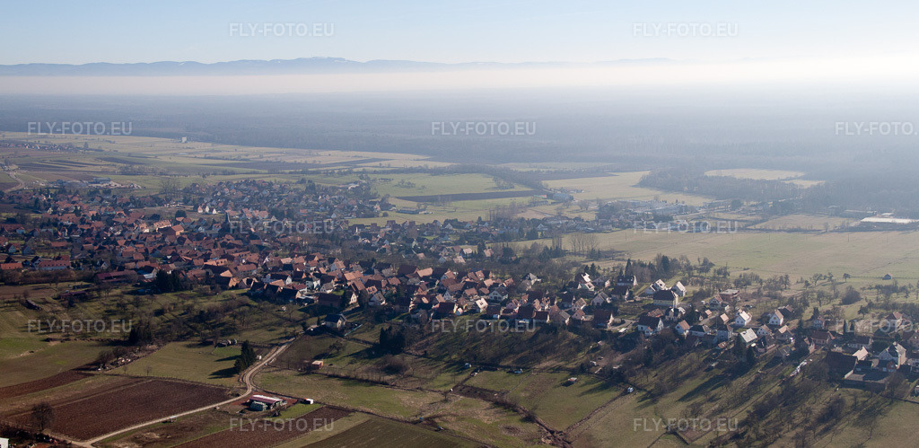 Vue aérienne: Vue de la ville à Surbourg dans le département Bas Rhin, France. Photo: IMG_37435-Bearbeitet.jpg prise le 07/02/2011 par Werner Riehm/FLY-FOTO.eu – Résolution de l'original: 6812 x 3320 px