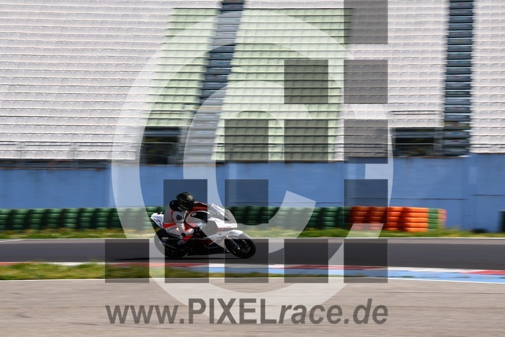 0004-20260404_08239 | Schöne Erinnerungen an spannende Momente - das festzuhalten ist unser Job. PIXELrace.de ist seit 2003 auf den Rennstrecken Europas unterwegs um die Action draußen beim Fahren und die wunderbare Stimmung imm Fahrerlager für euch einzufangen.