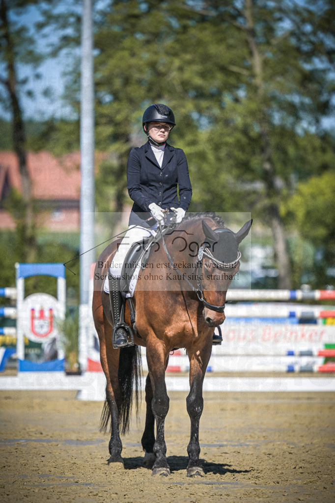 DOS_4254 | Entdecke hochwertige Reitturnierfotos von Foto Oger. Professionell, emotional und authentisch – jetzt Lieblingsmomente im Shop bestellen.Deutschlandweite Turnierfotografie. - Realisiert mit Pictrs.com