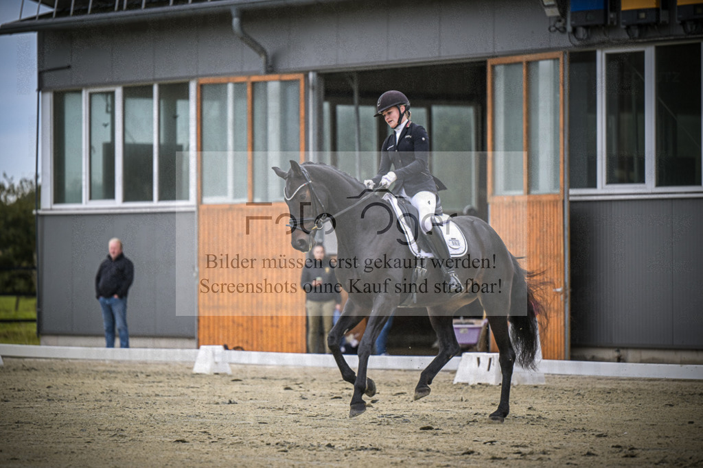DOS_0389 | Entdecke hochwertige Reitturnierfotos von Foto Oger. Professionell, emotional und authentisch – jetzt Lieblingsmomente im Shop bestellen.Deutschlandweite Turnierfotografie. - Realisiert mit Pictrs.com