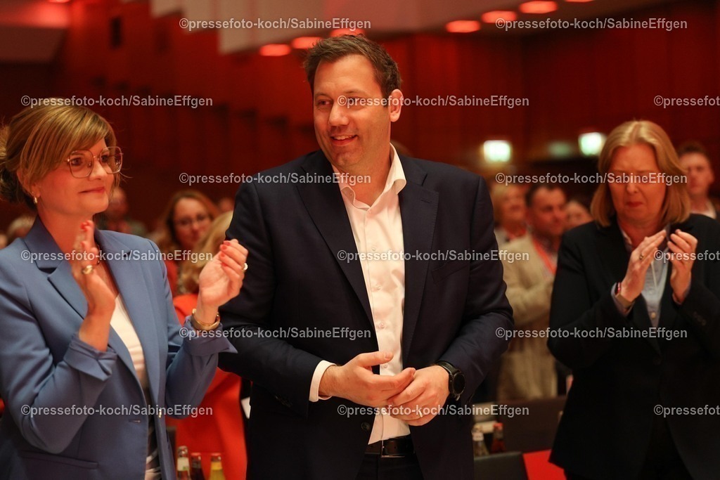 xSEF10052501006 | 10.05.2025, xsefx, Ankunft des Vizekanzlers und Finanzministers Lars Klingbeil auf dem Landsparteitag der NRWSPD 2025 in der Mercatorhalle in Duisburg mit dem Motto - Aus dem Alltag in die Zukunft