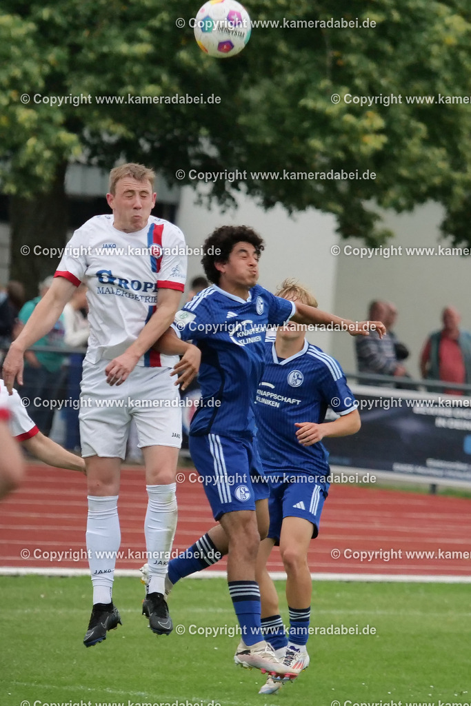 Fußball : Testspiel : SuS 09 Dinslaken - Schalke 04 U 19 am 25.07.2024 | Foto : Jochen Emde / www.kameradabei.de - Realisiert mit Pictrs.com