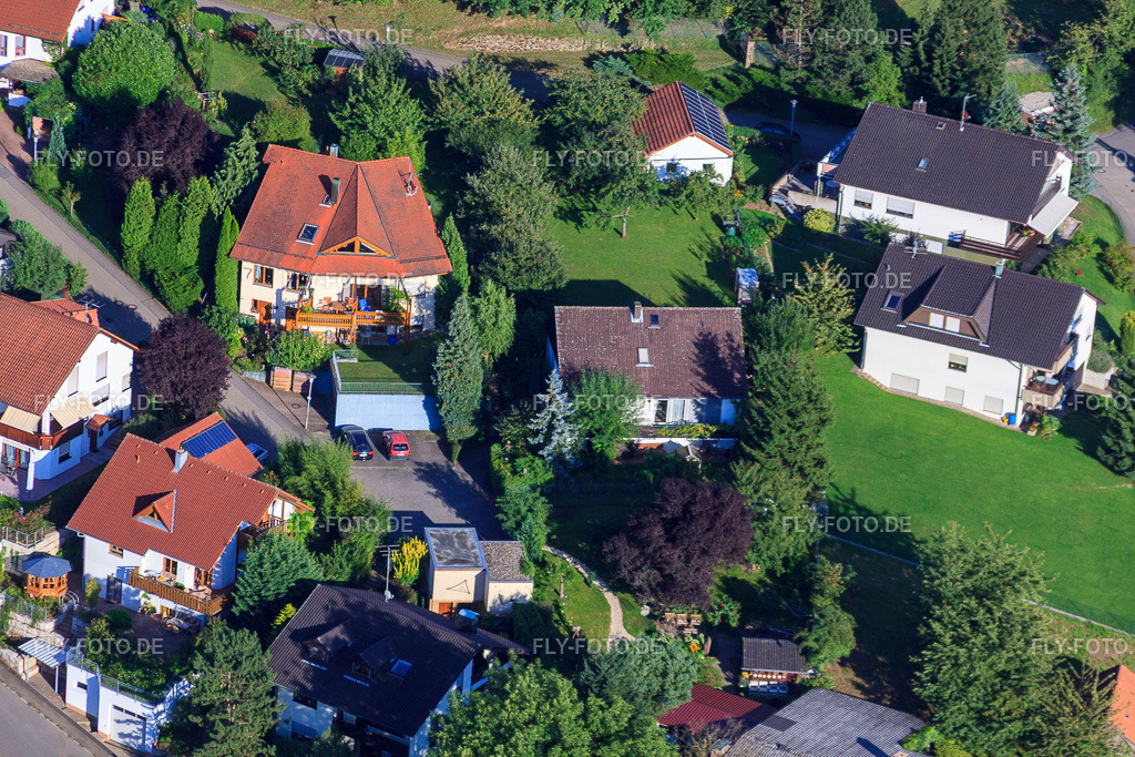 Bergstr | Luftbild: Bergstr im Ortsteil Ellmendingen in Keltern im Bundesland Baden-Württemberg in Deutschland. Foto: IMG_32522.jpg vom 21.08.2010 durch Werner Riehm/FLY-FOTO.de - Realisiert mit Pictrs.com